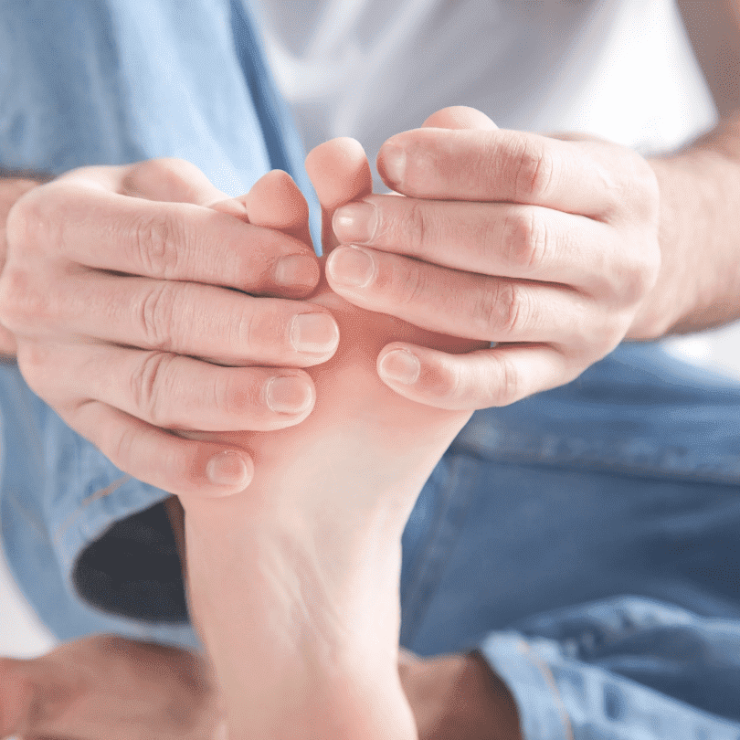 Spreizfuß: Ursachen, Symptome & Behandlung